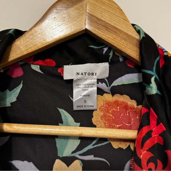 Natori Floral Button Front Top Size Small Long sleeve red black PJs Sleep Shirt - Picture 3 of 7